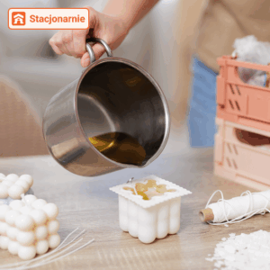 Tworzenie świec sojowych od podstaw – jesień w słoiku