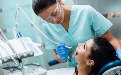 Higienistka stomatologiczna – co robi, jak zostać higienistką stomatologiczną i czy warto?