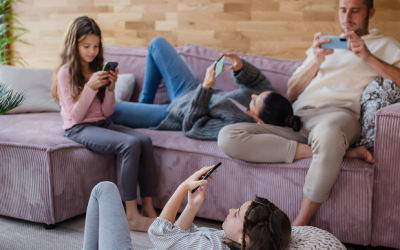 FOMO – dlaczego uzależnienie od bycia online jest takie groźne?